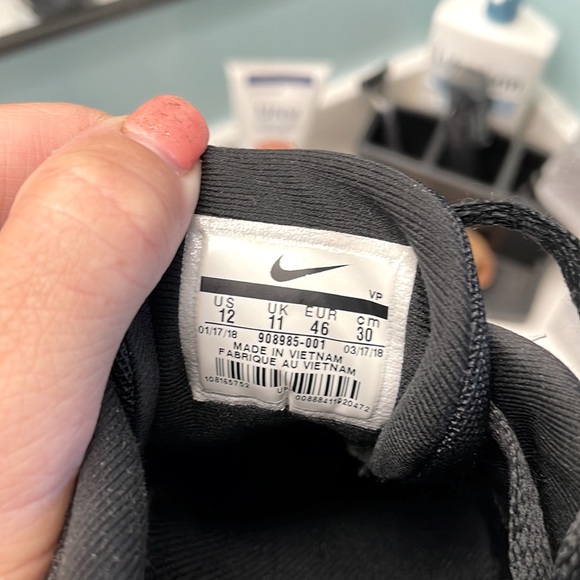 EUC Mens Black and White Nike Flex - Picture 7 of 8